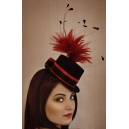 Mini chapeau avec bouquet de plume rouge