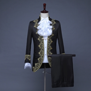 D&eacute;guisement veste noire pantalon chemise jabot de prince